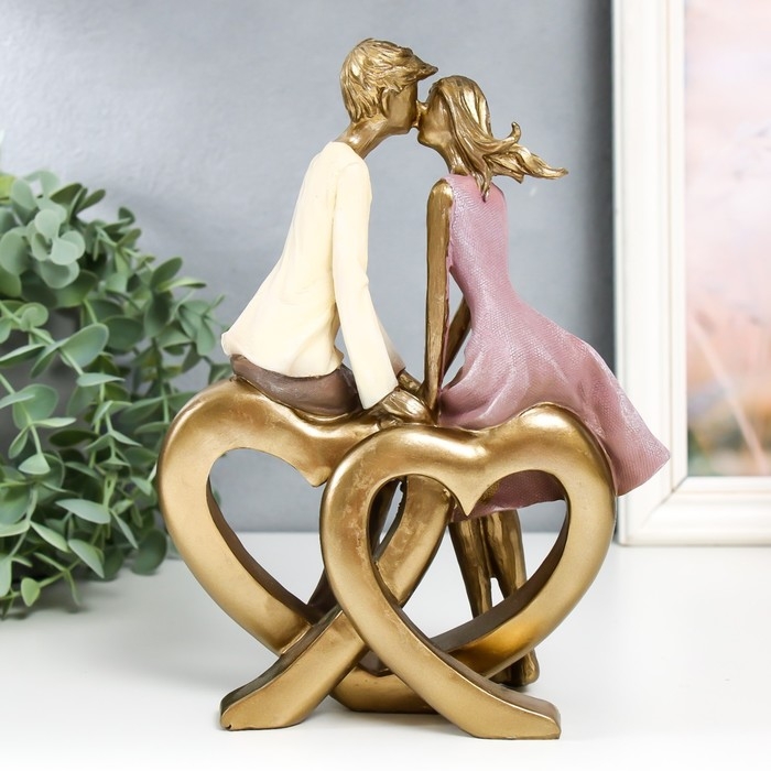 Сувенир полистоун Сувенир полистоун "Влюблённая пара - поцелуй на сердце" 9х17х22,5 см