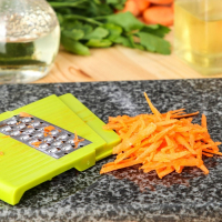 Овощерезка - шинковка со сменными насадками и контейнером Доляна, 6 насадок, 14×12,5×38,1 см, цвет белый, зелёный Овощерезка - шинковка со сменными насадками и контейнером Доляна, 6 насадок, 14×12,5×38,1 см, цвет белый, зелёный