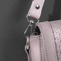 Ручка для сумки из экокожи, с карабинами, 125 &times; 1,8 см, цвет молочный