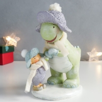 Сувенир полистоун "Малыш и динозаврик в шапочках" 15х8,5х16 см Сувенир полистоун "Малыш и динозаврик в шапочках" 15х8,5х16 см