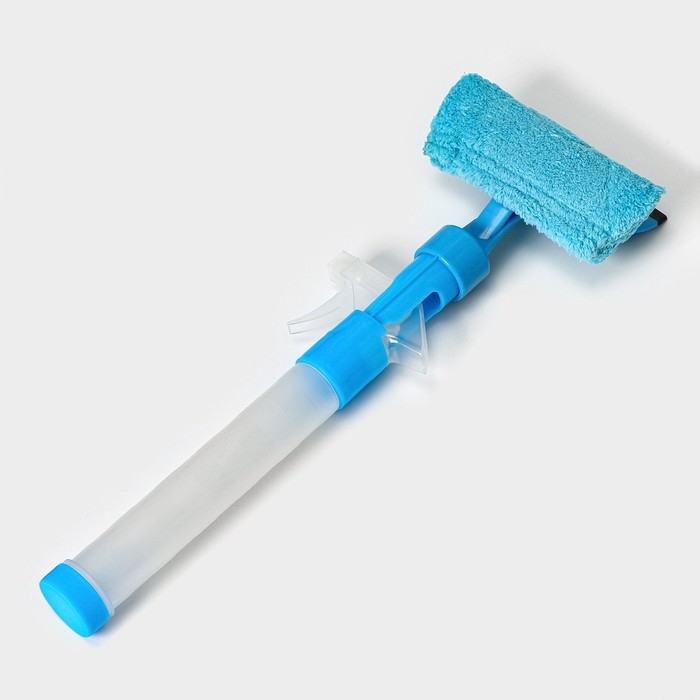 Щётка для окон с распылителем Доляна, длина 42 см, водосгон 14 см, насадка микрофибра 14&times;5 см, цвет голубой