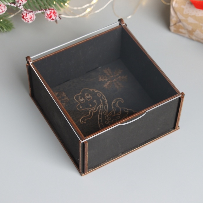 Новогодняя шкатулка Новогодняя шкатулка "Змейка в снежинках" 6х12х12 см