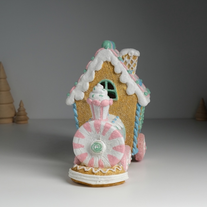 Сувенир полистоун свет Сувенир полистоун свет "Пряничный домик паровозик в глазури и сахаре" 21х12х18,5 см