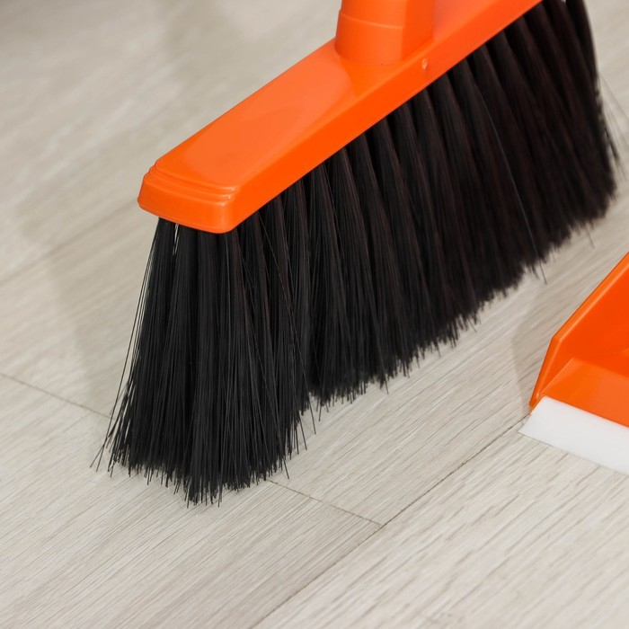 Щётка для пола с совком &laquo;Ленивка&raquo;, 19,5&times;25&times;90 см, цвет оранжевый