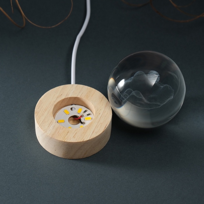 Сувенир стекло подсветка Сувенир стекло подсветка "Шар. Геометрия Горы" d=6 см подставка дерево, USB