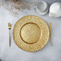 Тарелка стеклянная подстановочная Magistro «Кринкл», d=33 см, цвет золотой Тарелка стеклянная подстановочная Magistro «Кринкл», d=33 см, цвет золотой