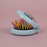 Расчёска массажная «Мягкие зверята», складная, с зеркалом, d = 7,5 см, рисунок МИКС Расчёска массажная «Мягкие зверята», складная, с зеркалом, d = 7,5 см, рисунок МИКС