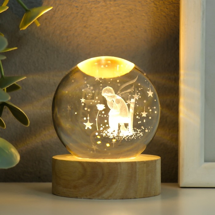 Сувенир стекло подсветка Сувенир стекло подсветка "Мальчик и роза" d=6 см подставка дерево, USB 6,5х6,5х7,5 см