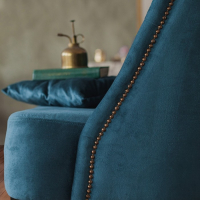 Гвозди декоративные 11х17 мм, цвет античная бронза 058, в упаковке 500 шт. Гвозди декоративные 11х17 мм, цвет античная бронза 058, в упаковке 500 шт.