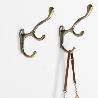 Крючок мебельный CAPPIO WAND, трехрожковый, бронза Крючок мебельный CAPPIO WAND, трехрожковый, бронза