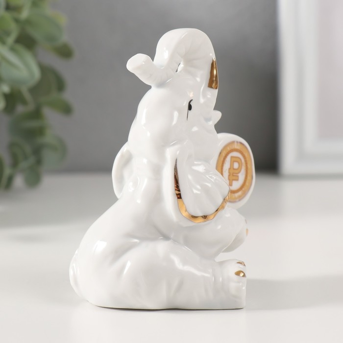 Сувенир керамика "Слон с монетой - рубль" белый с золотом 5,8х6,5х9,5 см
