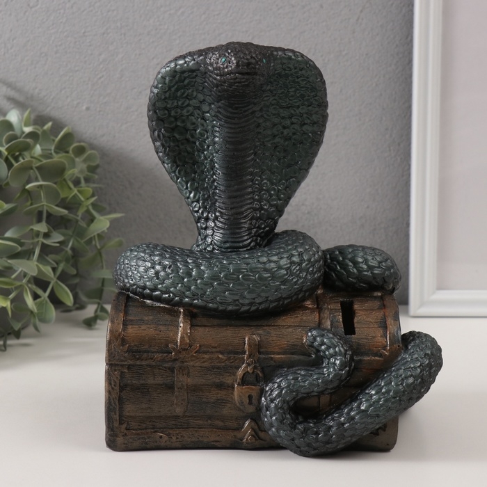 Копилка"КОБРА НА СУНДУКЕ "  20 х 17 х 12 см.