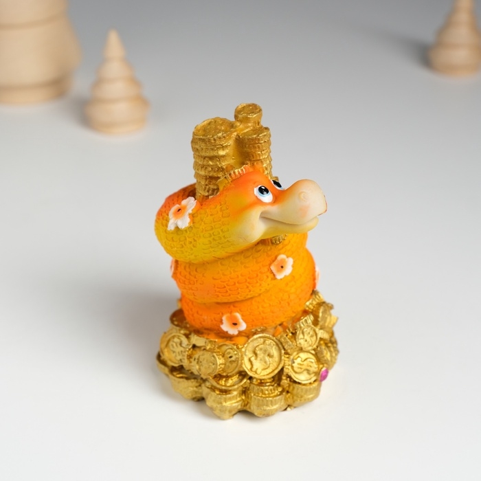 Сувенир полистоун "Змей оранжевый с цветочками на монетах" 6х5,8х8,8 см