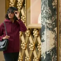 Толстовка на молнии с капюшоном женская Queen, белая, размер M