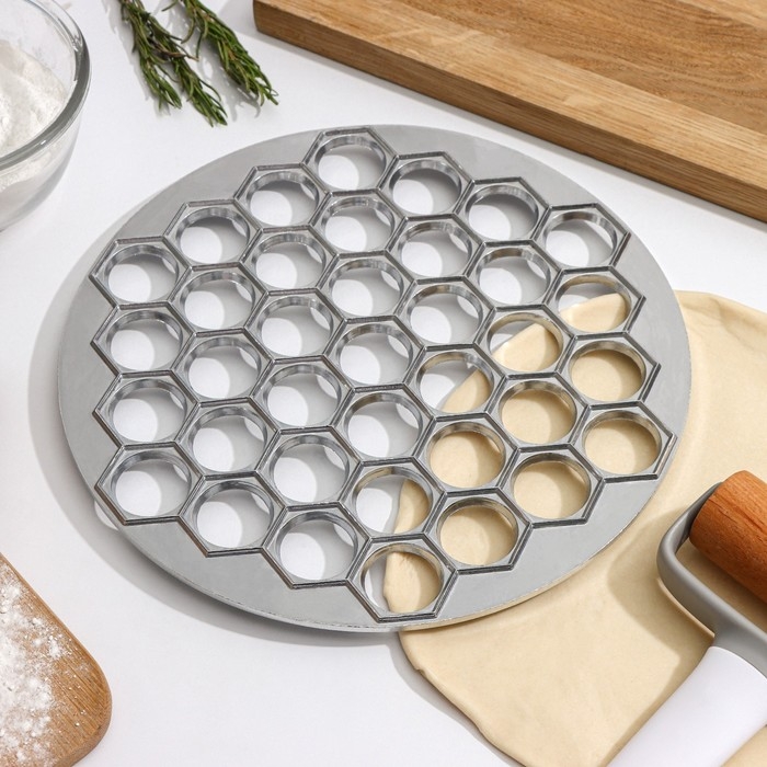 Форма для лепки пельменей Доляна, d=25 см, 37 ячеек Форма для лепки пельменей Доляна, d=25 см, 37 ячеек