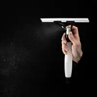 Водосгон с распылителем PolishUp, черный Водосгон с распылителем PolishUp, черный