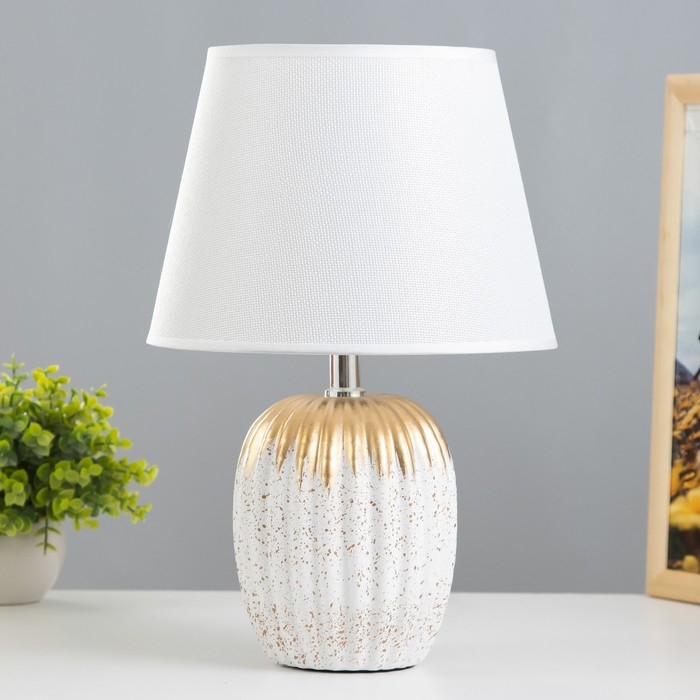 Настольная лампа Настольная лампа "Пастек" 1хE14 белый 22,5х22,5х34 см RISALUX