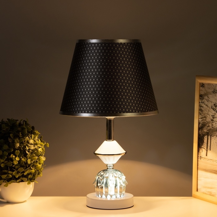 Лампа настольная Лампа настольная "Яна" 1х40Вт Е27 1х5Вт LED белый/дымчатый 25х25х41см