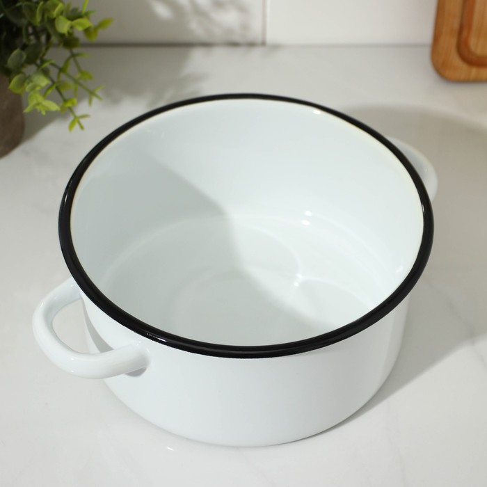 Кастрюля цилиндрическая эмалированная, 2 л, цвет белый