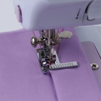 Лапка для отделочной строчки с линейкой, 3,4 &times; 3,1 см