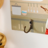 Крючок декоративный дерево "Ты - женщина, твоё место на кухне" 12,3х10 см Крючок декоративный дерево "Ты - женщина, твоё место на кухне" 12,3х10 см