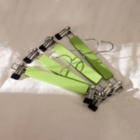 Вешалки для брюк и юбок LaDо́m Brillant, 28×12×2,3 см, 2 шт, деревянные, с зажимами, цвет фисташковый Вешалки для брюк и юбок LaDо́m Brillant, 28×12×2,3 см, 2 шт, деревянные, с зажимами, цвет фисташковый