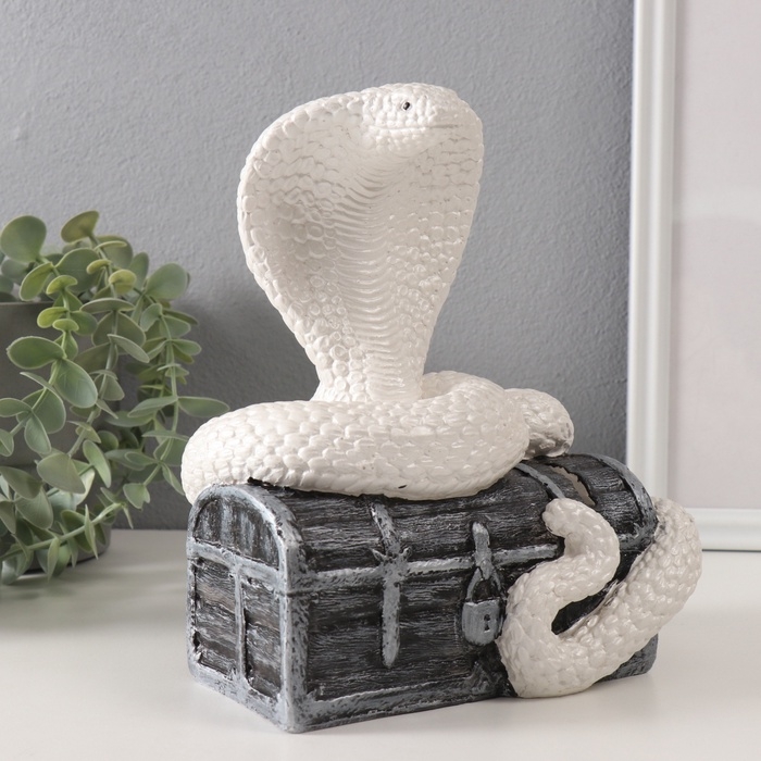 Копилка Копилка "КОБРА НА СУНДУКЕ " 20 х17 х 12 см.