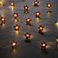 Гирлянда «Нить» 2 м роса с насадками «Цветок», IP20, серебристая нить, 20 LED, батарейки ААх2 (нет в комплекте), свечение тёплое белое Гирлянда «Нить» 2 м роса с насадками «Цветок», IP20, серебристая нить, 20 LED, батарейки ААх2 (нет в комплекте), свечение тёплое белое