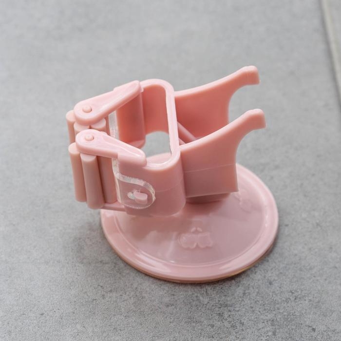 Держатель для уборочного инвентаря на вакуумной присоске, 5,5&times;5,5&times;7 см, цвет МИКС