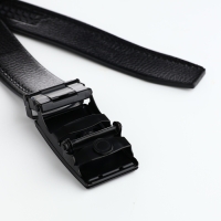 Ремень мужской, ширина 3,5 см, пряжка автомат, цвет чёрный Ремень мужской, ширина 3,5 см, пряжка автомат, цвет чёрный