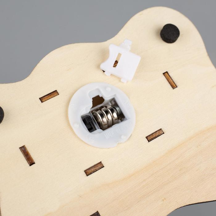 Светодиодная фигура «Дом с оленем» 11 × 15 × 3 см, дерево, батарейки LR41х3 (в комплекте), свечение тёплое белое Светодиодная фигура «Дом с оленем» 11 × 15 × 3 см, дерево, батарейки LR41х3 (в комплекте), свечение тёплое белое