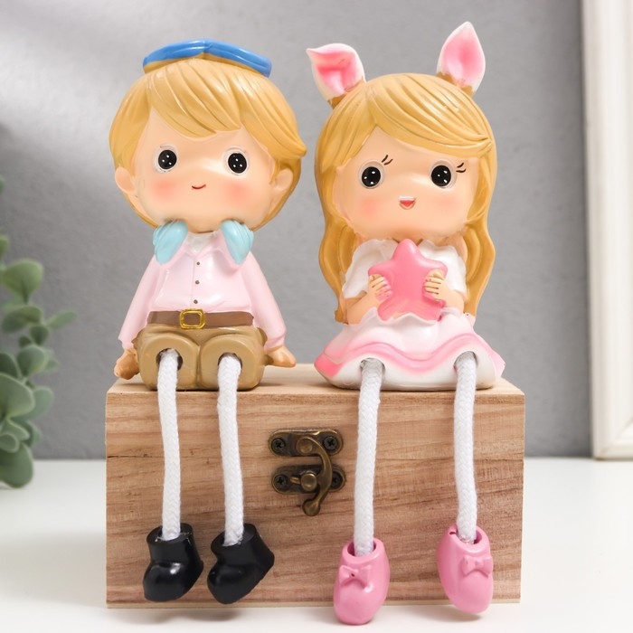 Сувенир полистоун Сувенир полистоун "Мальчки в кепке и девочка с бантом" дл. ножки, набор 2 шт 6х7х17 см