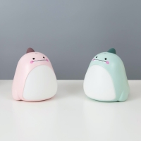 Настольная лампа Динозаврик LED 3Вт USB AKB МИКС 10х11,5х11,5 см RISALUX Настольная лампа Динозаврик LED 3Вт USB AKB МИКС 10х11,5х11,5 см RISALUX