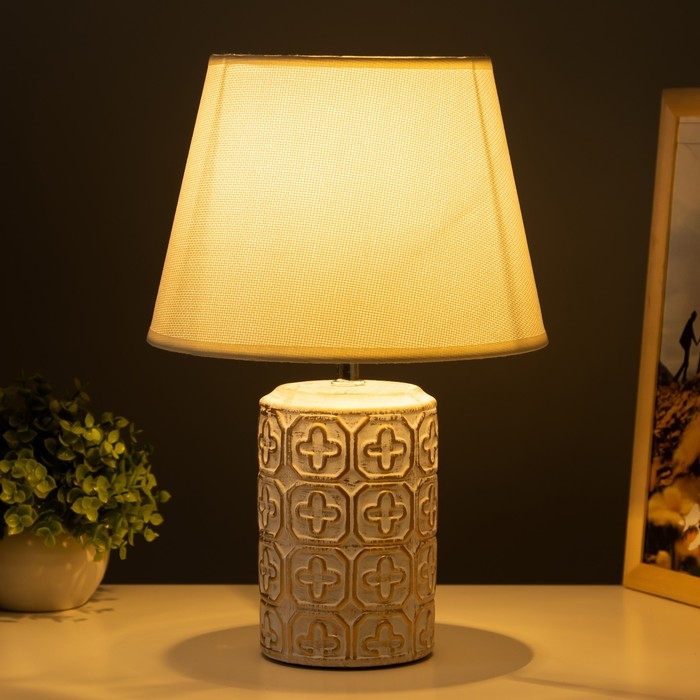 Настольная лампа Настольная лампа "Августа" Е14 40Вт бело-золотой 22х22х34 см RISALUX