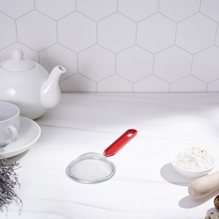 Сито для просеивания Доляна «Хозяюшка», d=8 см, цвет красный Сито для просеивания Доляна «Хозяюшка», d=8 см, цвет красный