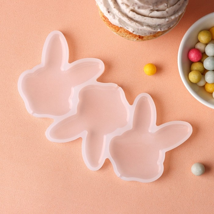 Форма для леденцов Доляна &laquo;Заяц&raquo;, силикон, 13&times;7,5&times;0,7 см, 3 ячейки