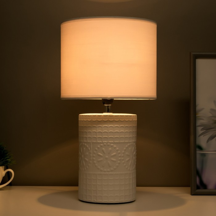 Настольная лампа 16588/1 E14 40Вт белый 22,5х22,5х36 см RISALUX