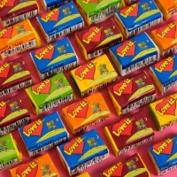 Жевательная резинка LOVE IS, микс, сфера, 4,2 г Жевательная резинка LOVE IS, микс, сфера, 4,2 г