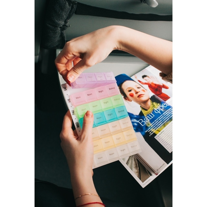 Таблетница - органайзер &laquo;Неделька&raquo;, русские буквы, 18 &times; 11,5 &times; 2,5 см, утро/день/вечер/ночь, 7 контейнеров по 4 секции, цвет разноцветный