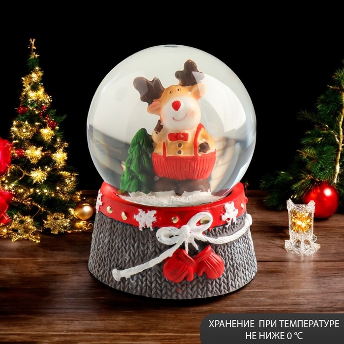 Сувенир полистоун водяной шар Сувенир полистоун водяной шар "Лосик в красном комбинезоне" 6,8х6,8х8,8 см