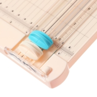 Резак для бумаги роликовый, безопасное лезвие, длина реза 320 мм, в блистере Резак для бумаги роликовый, безопасное лезвие, длина реза 320 мм, в блистере