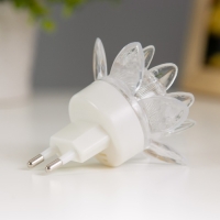 Ночник пластик "Цветочек" 8х8х7,5 см RISALUX Ночник пластик "Цветочек" 8х8х7,5 см RISALUX