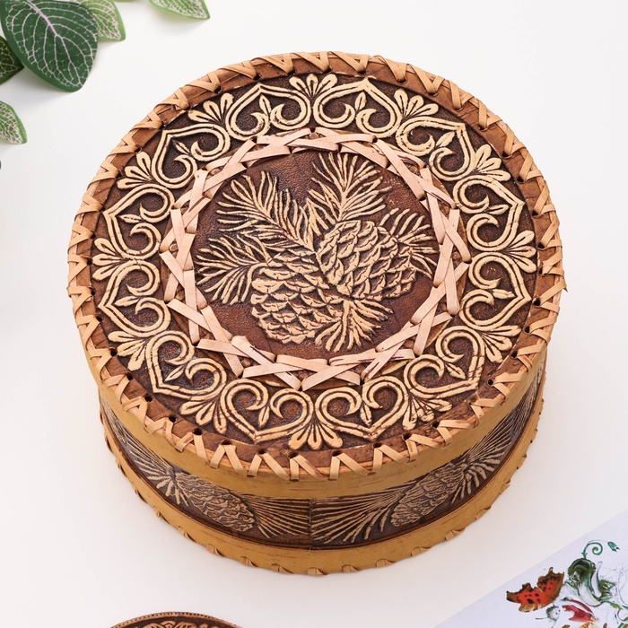 Шкатулка «Шишки», 18,5×18,5×8 см, береста Шкатулка «Шишки», 18,5×18,5×8 см, береста