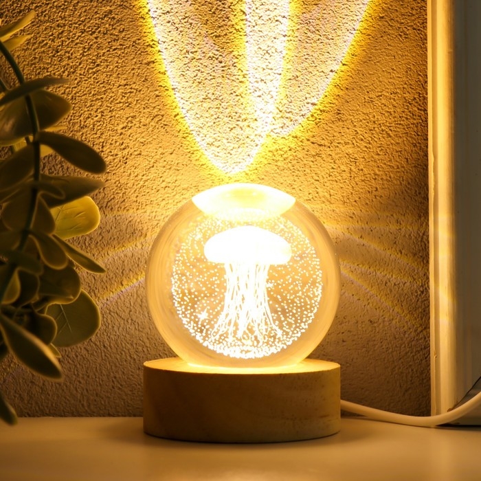 Сувенир стекло подсветка Сувенир стекло подсветка "Медуза" d=6 см подставка дерево, USB 6,5х6,5х7,5 см