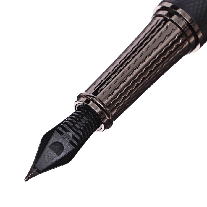 Ручка подарочная перьевая в кожзам футляре Офис корпус черный Ручка подарочная перьевая в кожзам футляре Офис корпус черный