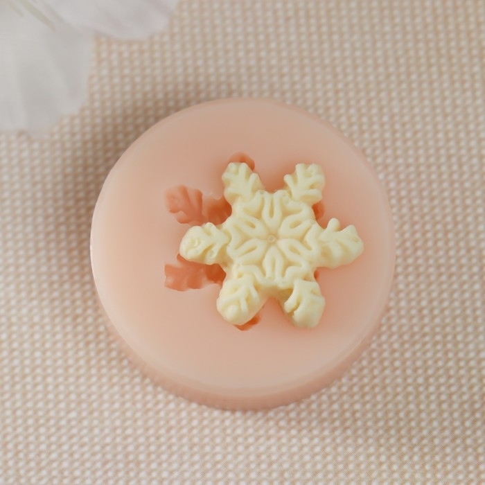 Новогодний молд силикон Новогодний молд силикон "Снежинка" №2 1,8х1,8х0,3 см