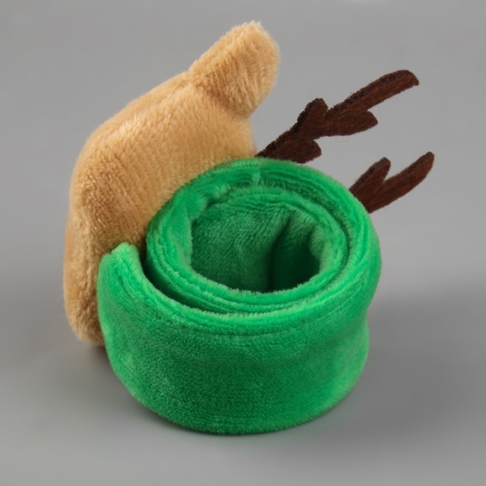 Игольница на браслете &laquo;Олень&raquo;, 23 &times; 7 см, цвет зелёный/коричневый