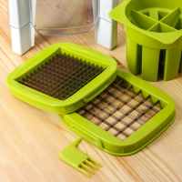 Овощерезка универсальная с контейнером Доляна, 3 сменные насадки и пушер, 14,5&times;14,5&times;21 см, цвет бело-зелёный