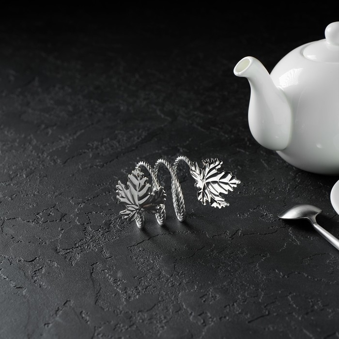Кольцо для салфетки &laquo;Лист&raquo;, 10&times;4,5 см, цвет серебряный
