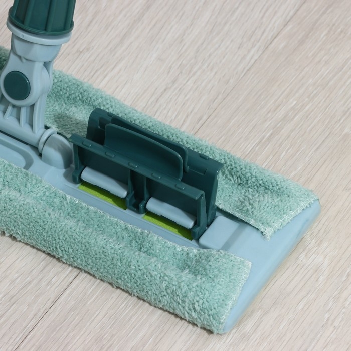 Швабра плоская Доляна, телескопическая стальная ручка, насадка из микрофибры, 35&times;11&times;55(117) см